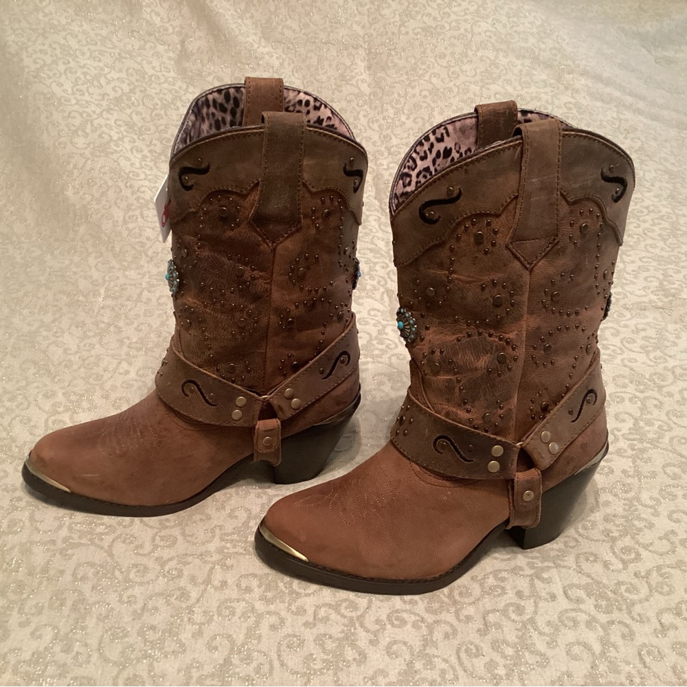 NEW WITH BOX! Womens Dingo Cowboy Boot with studs and strap